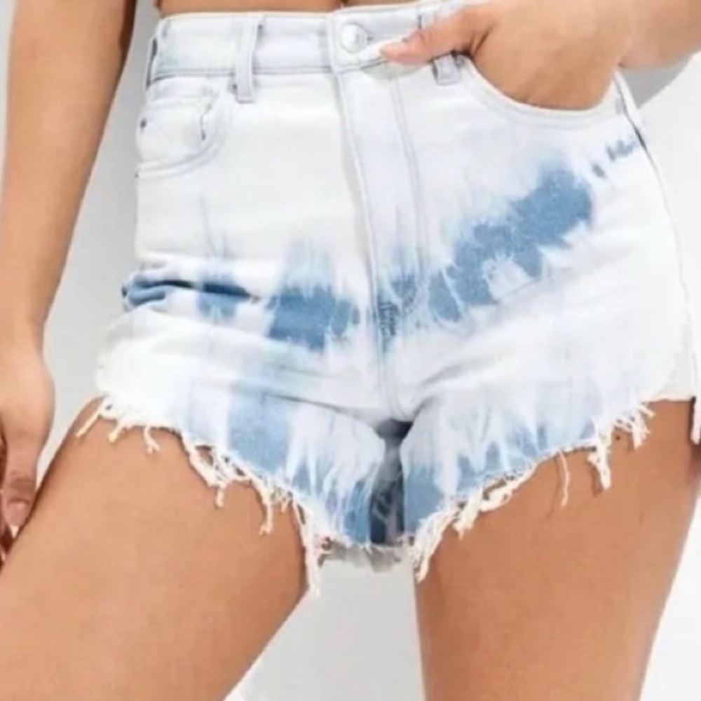 American Eagle Tie-Dye Mom High-Waisted Jean Shorts – Size 0